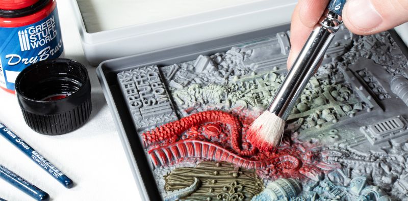 Usare la tavolozza texturizzata per la tecnica del dry brush